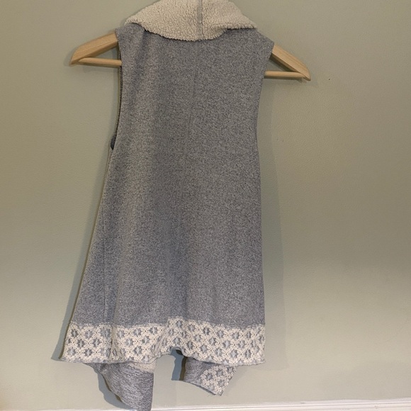 Altar'd State Open Front Sherpa Vest Size Small Gray Bohemian - Picture 7 of 8